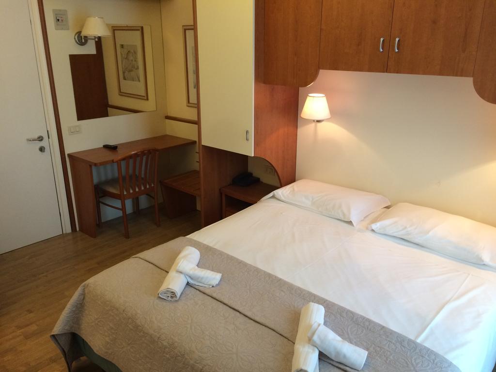 Hotel Stella D'Oro Лидо-ди-Езоло Номер фото
